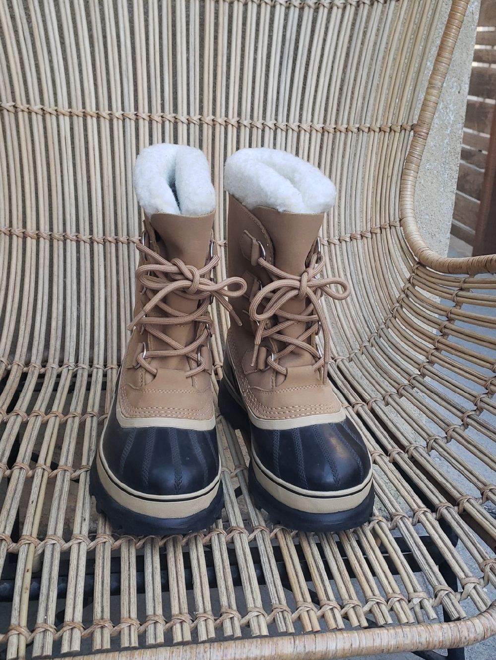 Women's Tan and Black Insulated Lace-Up Winter Boots